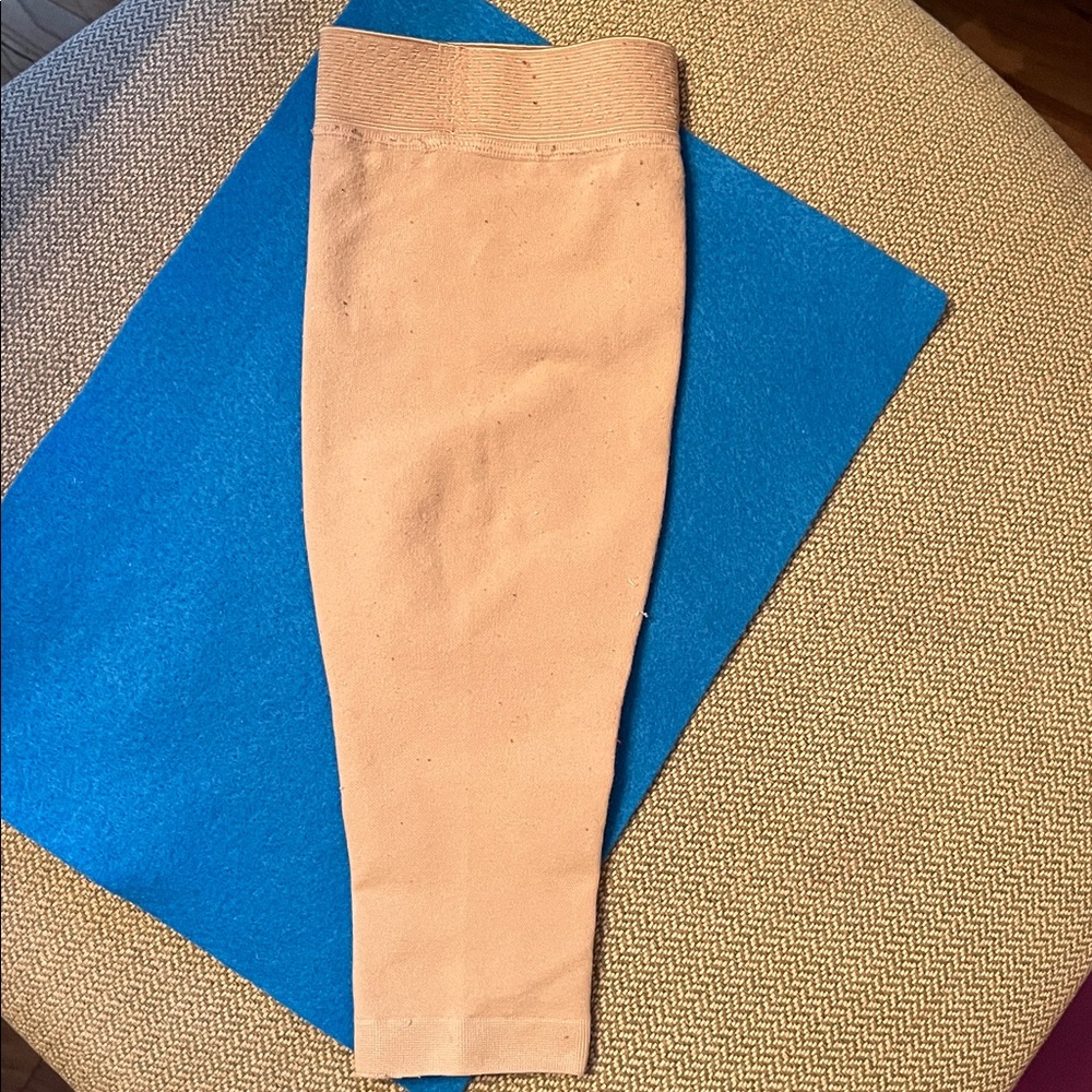 Juzo flesh tone nude beige lymphedema arm compression sleeve size III MED VGUC
